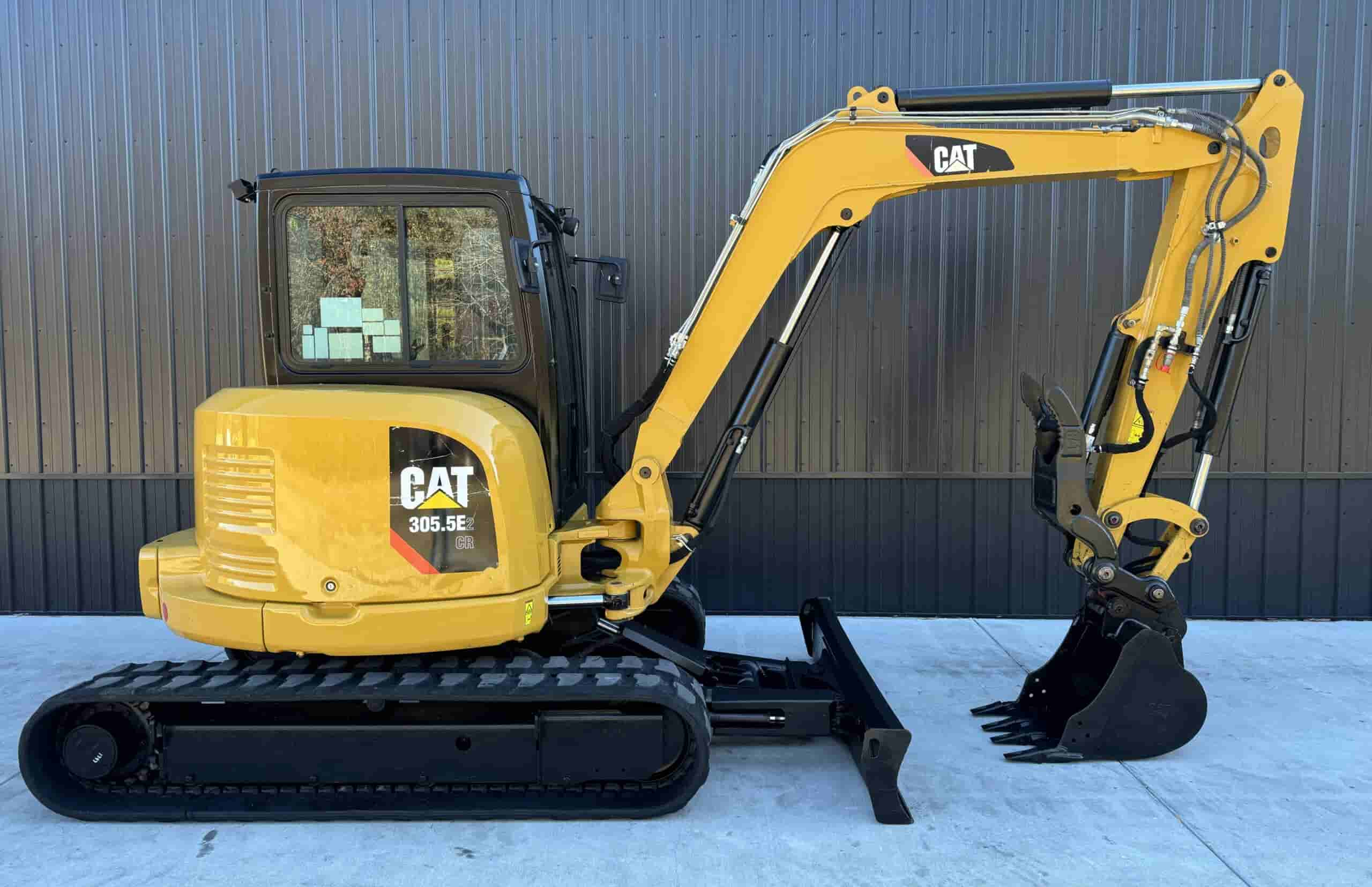 2019 CAT 305.5E2 CLEAN
